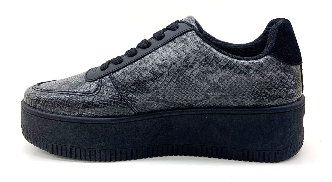 Mode-Damen Casual-Plattform-Schuhe mit schwarzer weißer roter Farbe