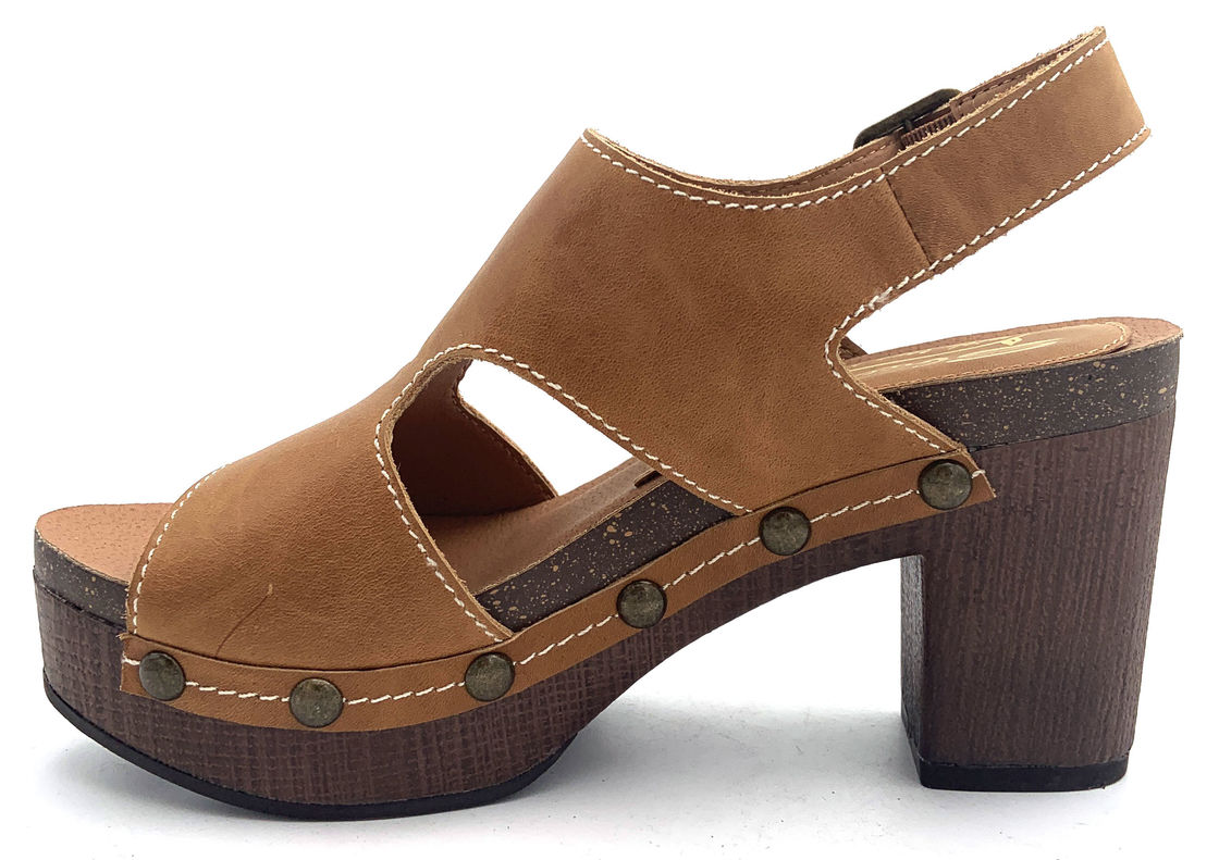 Funktionale Sandalen mit hohen Absätzen mit Schnallen