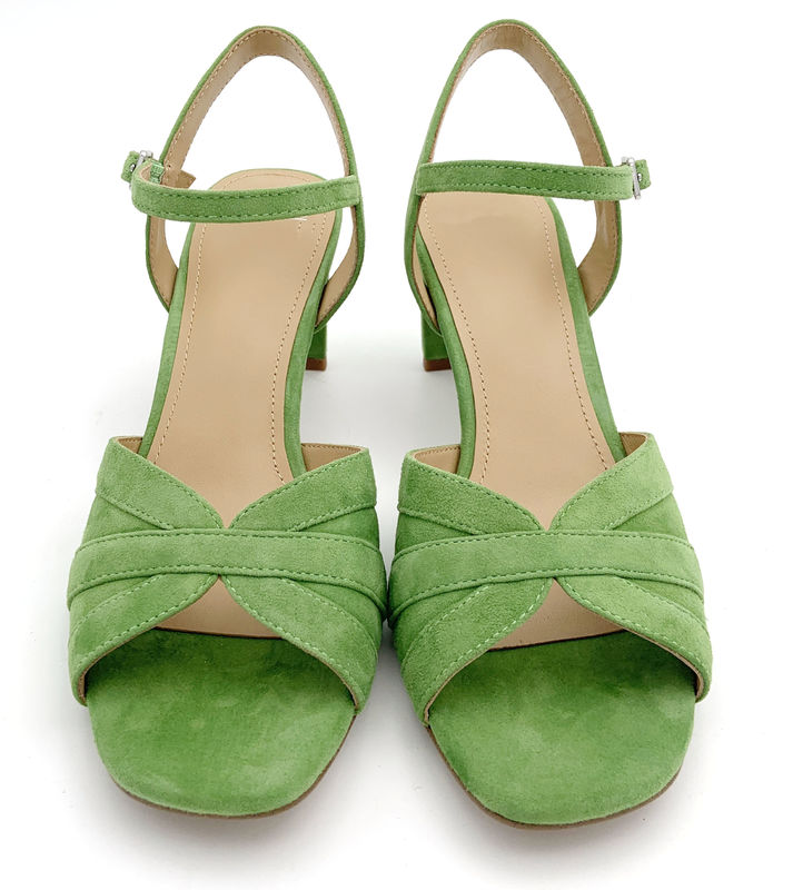 Strappy Style Frauen High Heel Sandalen mit schwarzer weißer roter Farbe
