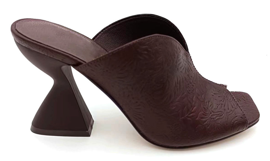 Vintage Floral Embossed PU Mule mit V-Form Top-Line und Skulptur Block Heel