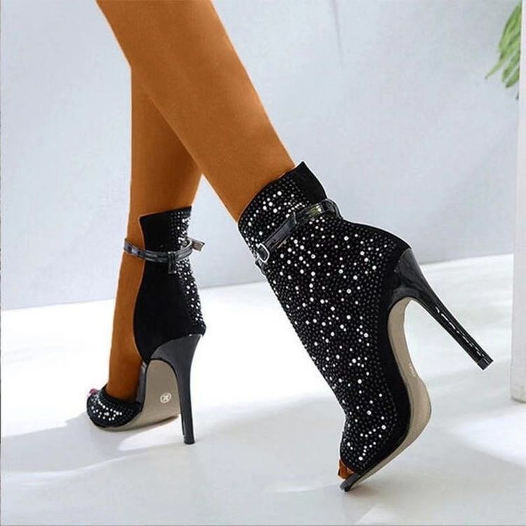 Stilvolle Stiletto-Schuhe für Frauen mit schwarzer, weißer, brauner Farbe