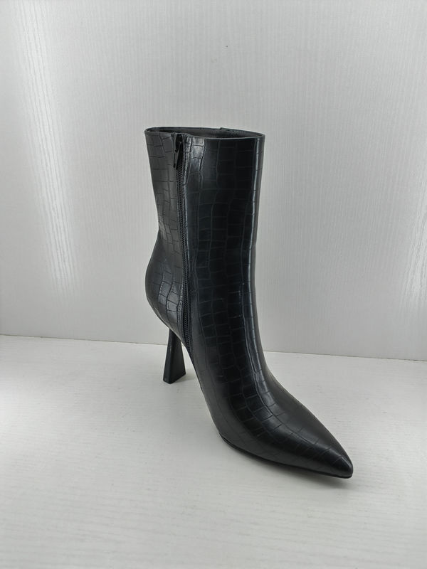 Kautschuk-Außensohle Frauen Schuhe Stiletto-Stiefel für Gelegenheitszeiten Frauen Outfits